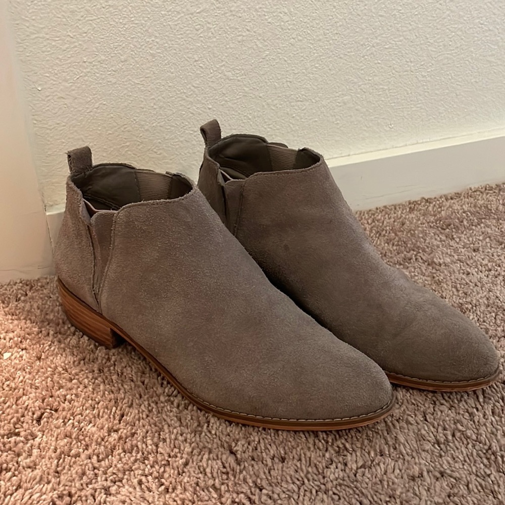 BP size 8 grey beige short boots